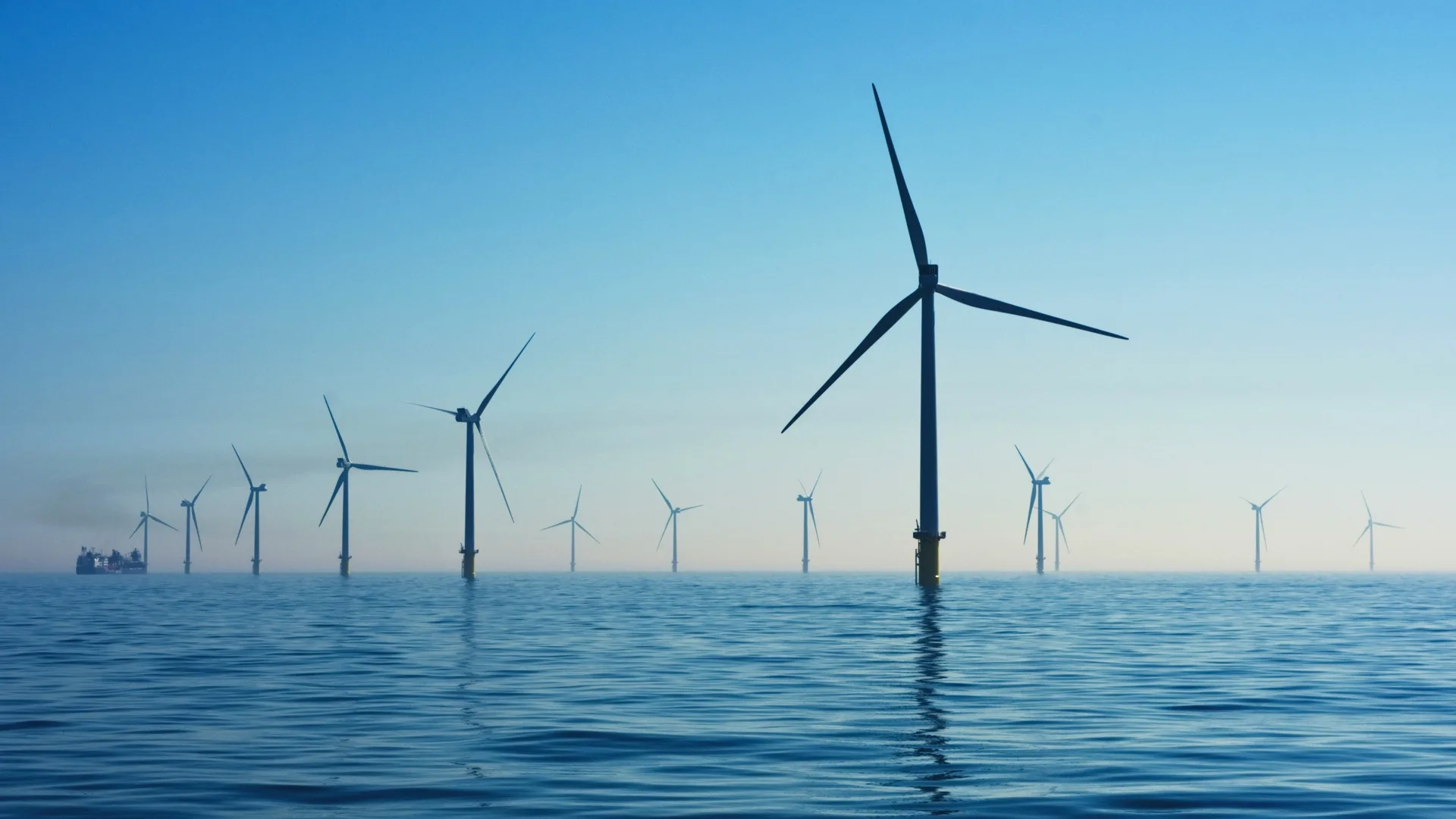 Unveiling the Interrelations Between Migration, Climate Change, and Energy Transitions in the Context of Socioeconomic Disparities